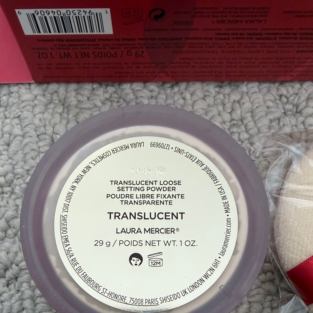 Laura Mercier Translucent Setting Powder with Puff - Picture 2 of 2